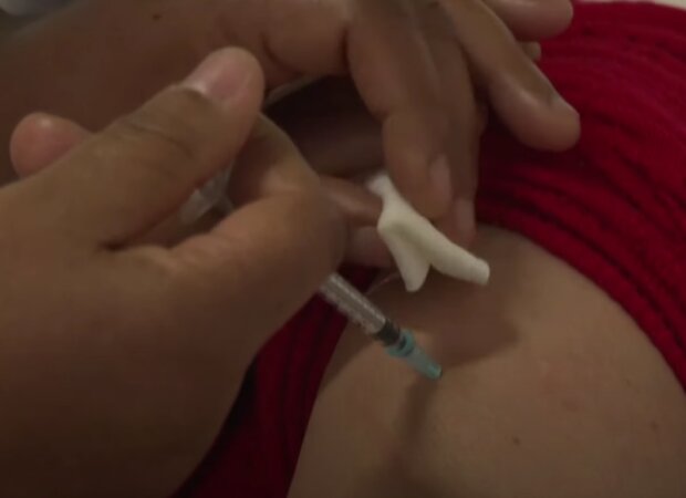 Covid pas. Foto: snímek obrazovky YouTube