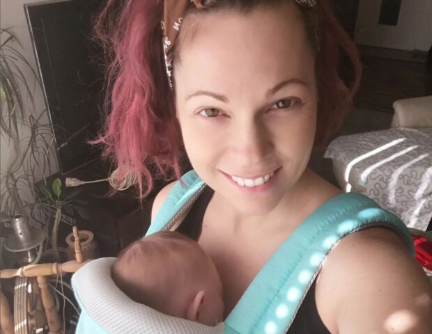 "Samozřejmě, dbám na rady odborníků": Míša Nosková měsíc po porodu. Na Instagramu ukázala jak cvičí s miminkem