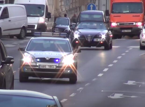 Policie. Foto: snímek obrazovky YouTube