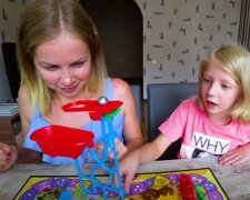 Neobvyklé hry pro celou rodinu. Foto: snímek obrazovky YouTube