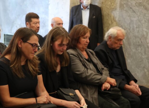Poslední rozloučení s hudebníkem. Foto: snímek obrazovky blesk.cz