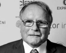 Dáda Patrasová se přišla rozloučit s Eduardem Krečmarem: "Samozřejmě za ni všude modlíme, nejen v kostele"