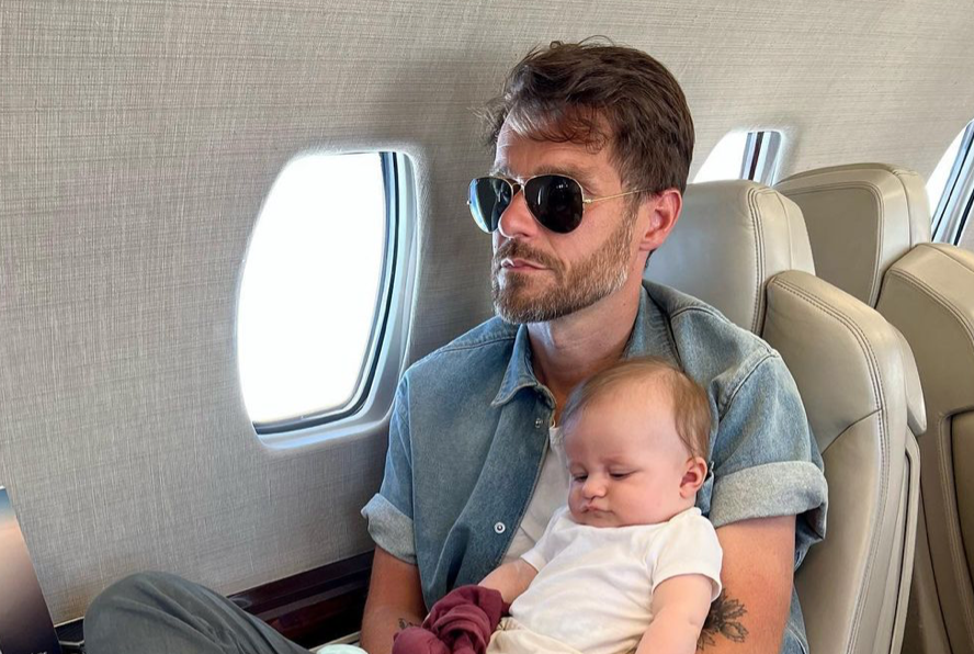 Leoš Mareš ukázal, jak jeho dcera prozkoumává svět "Tak kdo koho tou