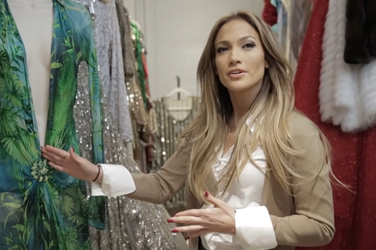 Krajková a hedvábná róba: Jennifer Lopez sdílela osobní fotografie ze